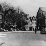 Marktplatz mit Polizist